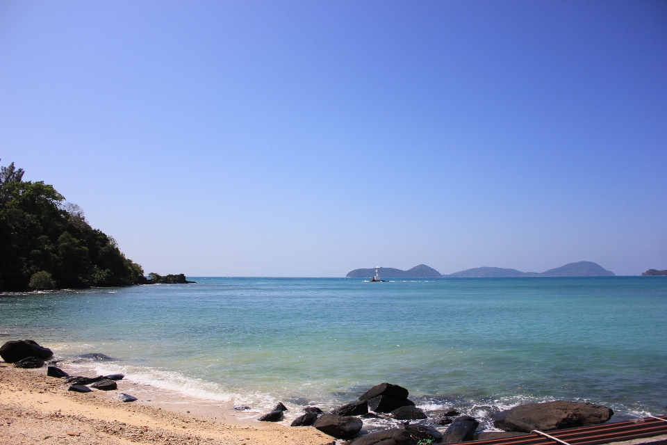 Mar corpo de água
 praia céu