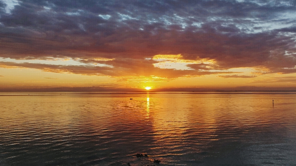 Natural sky horizon body of water