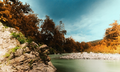 川 イタリア トスカーナ 自然の風景
 写真