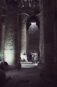 Photo Ancien temple colonne touristique