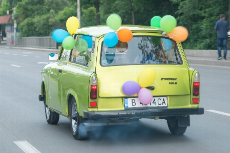 Photo Trabant
 voiture ballons
 véhicule à moteur
