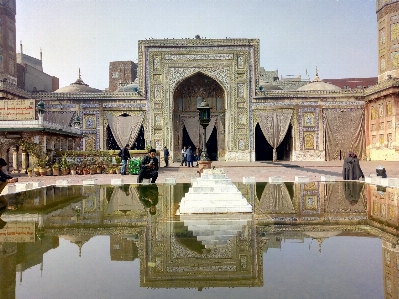 Foto Burukshahi
 masjid cerminan kolam refleksi
