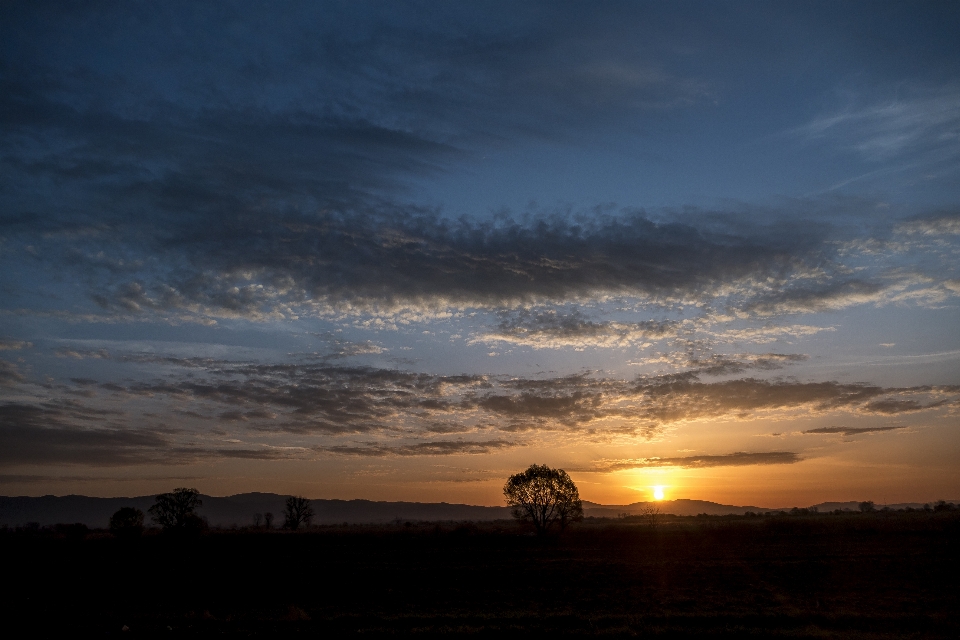 Lever du soleil ciel nuage matin