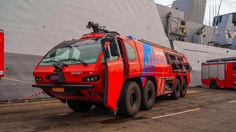 Sapeurs pompiers appel d'offres en cas de catastrophe
 feu véhicule terrestre
