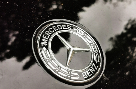 Benz
 auto kraftfahrzeug
 emblem Foto