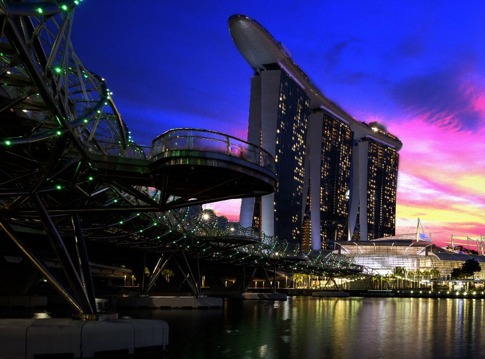 Singapore marinabaysands helixbridge sunset