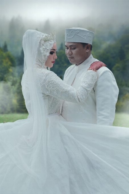 Hochzeit indonesien hochzeitskleid
 weiss