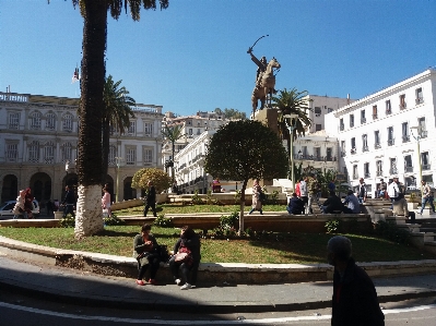 Foto Algeri
 algeria l'emiro abdelkader
 statua