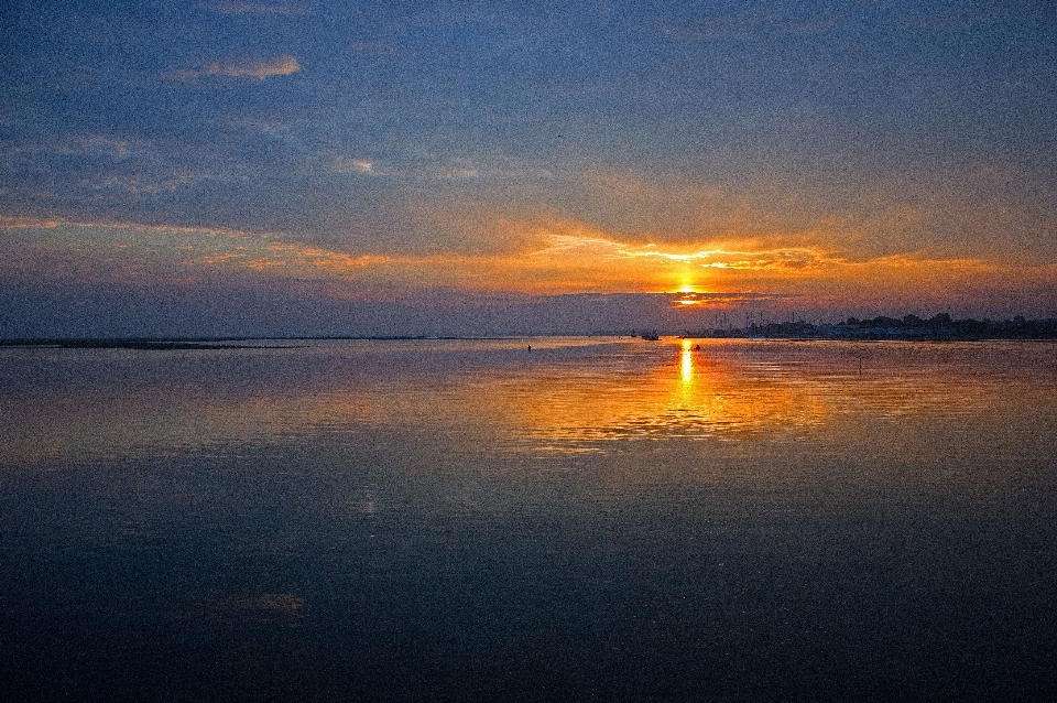 Sol pôr do mar céu