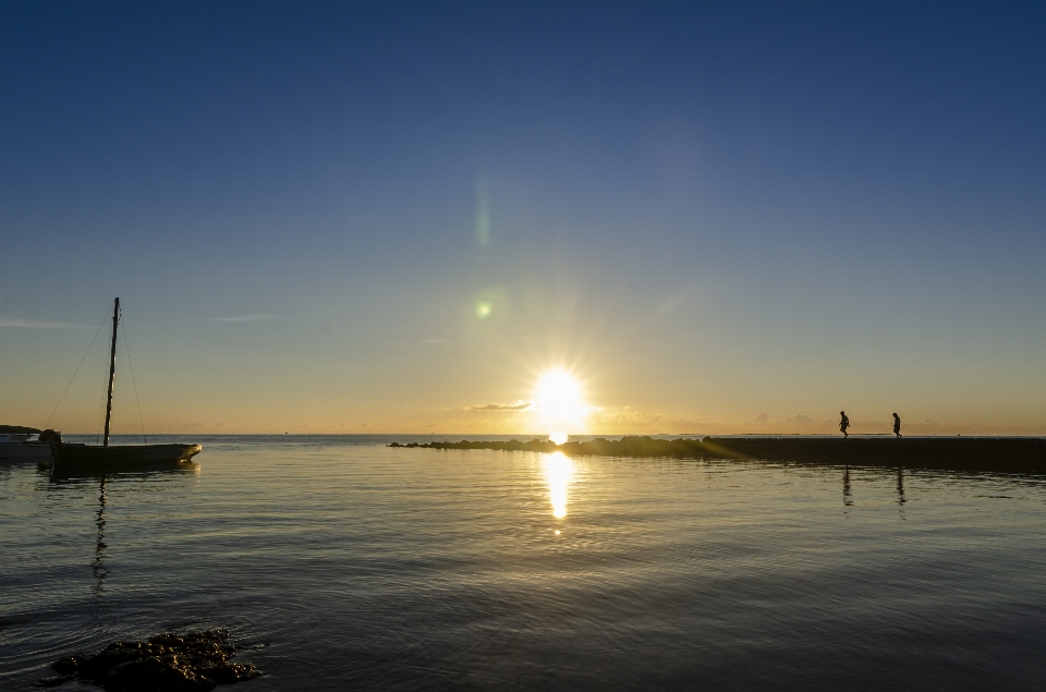 Lever du soleil bateau jetty île