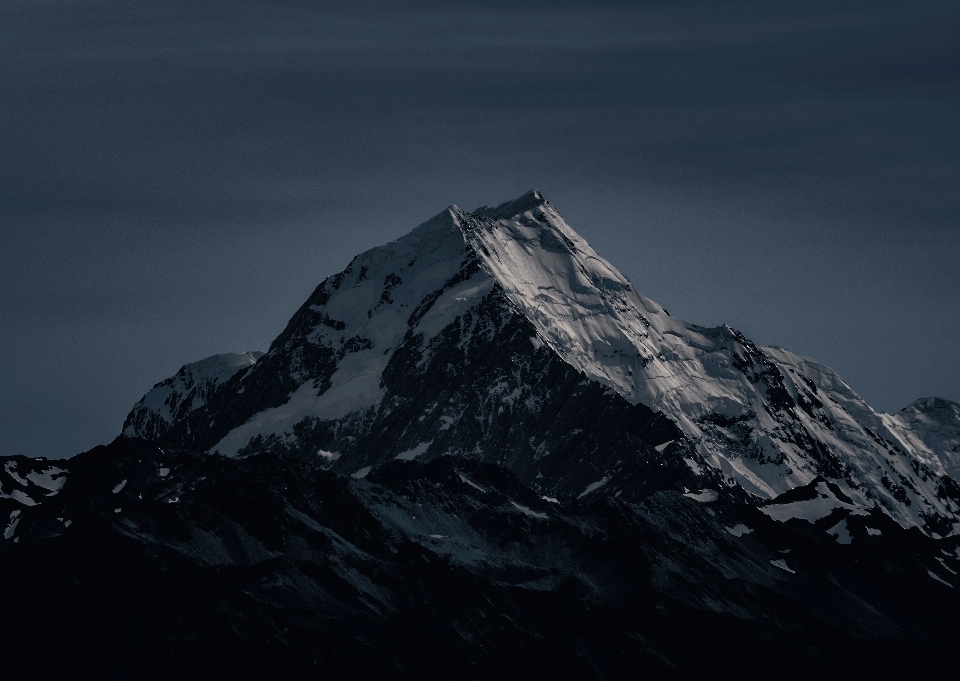 山 山地地貌 天空 黑色的