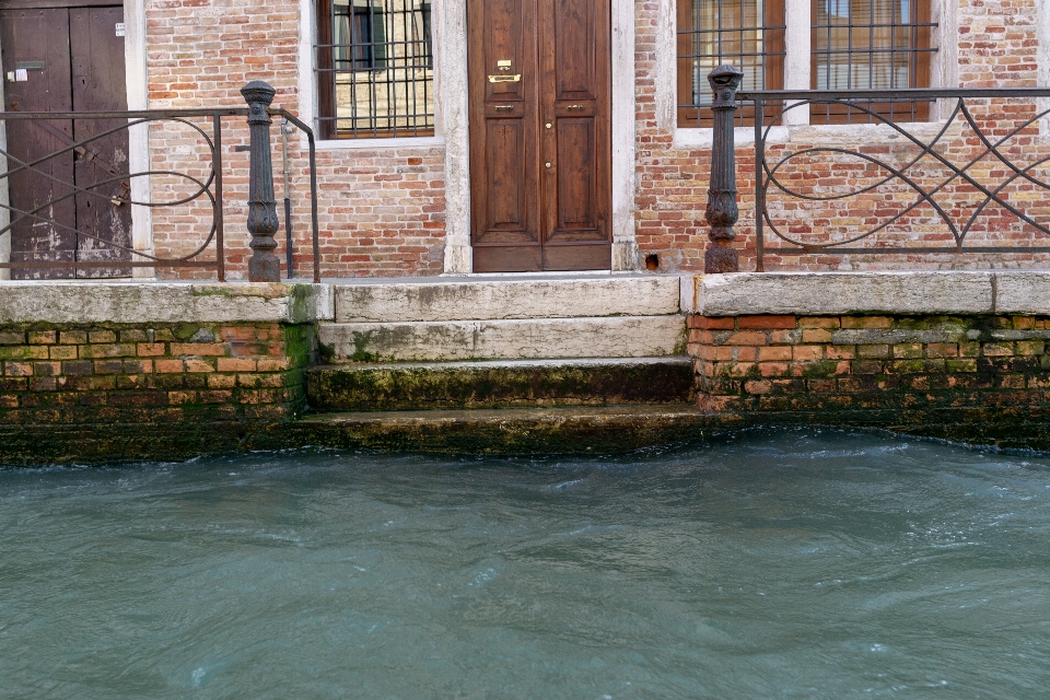 2019 architettura ponte canale
