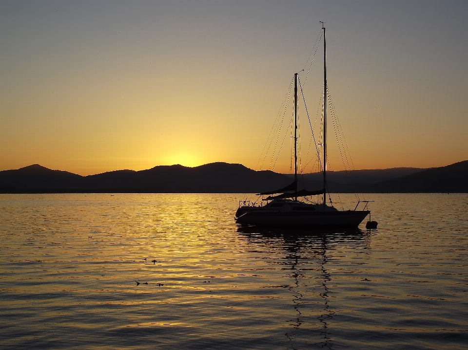 Amanecer presa sudáfrica bote