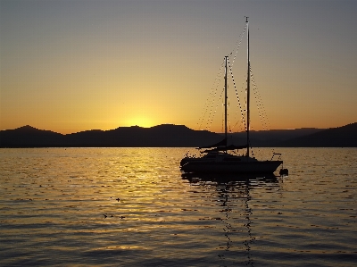 Sunrise dam south africa boat Photo