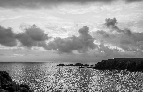 海 小島 空 水域
 写真