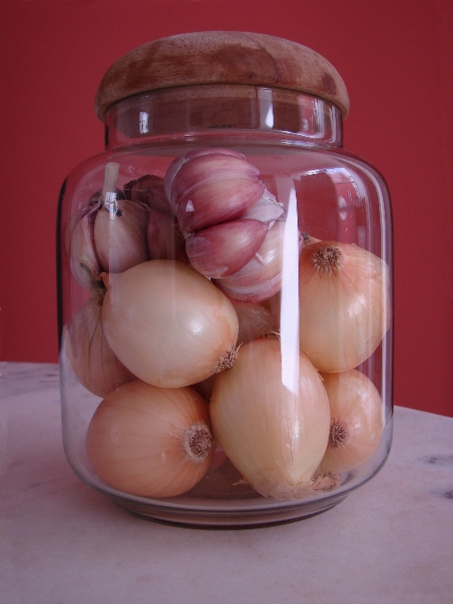 Pot glass onion garlic