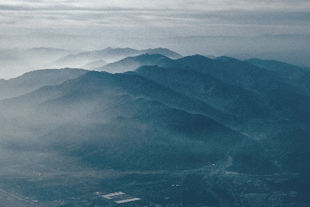 Foto Céu relevo montanhoso
 montanha azul