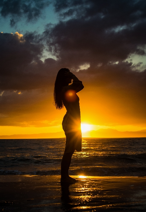 Chica gente en la naturaleza
 cielo agua