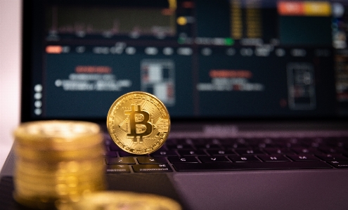 Foto Bitcoin koin emas teknologi