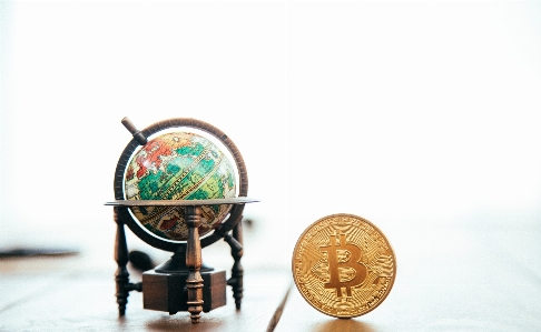 Bitcoin グローブ 金属 世界 写真