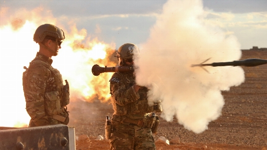 Foto Mg jarrard
 militares soldado fumaça