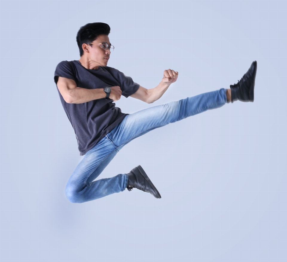 Model man kick kung fu