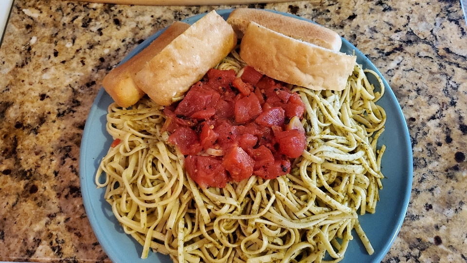 Essen pesto
 pasta
 knoblauch