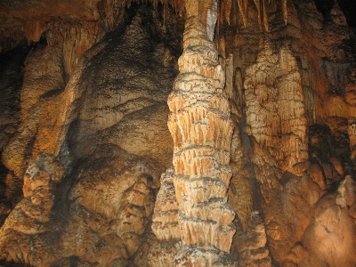 洞窟 ルーレイ洞窟
 地下 形成 写真