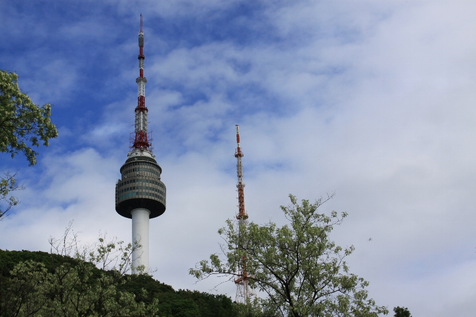 N menara
 gunung langit awan