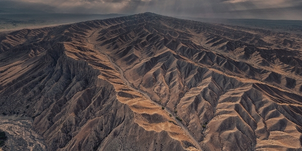 Foto Alami bentang alam pegunungan
 tanah tandus
 geologi