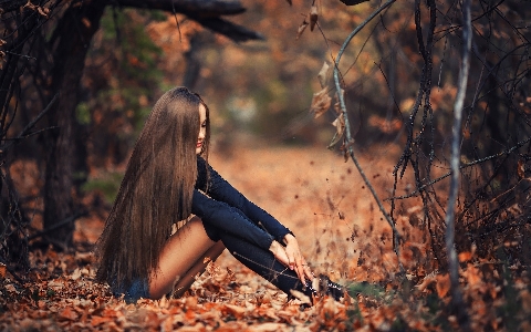 Foto Donna persone in natura
 capelli foglia