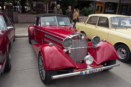 Auto oldtimer
 landfahrzeug
 fahrzeug Foto