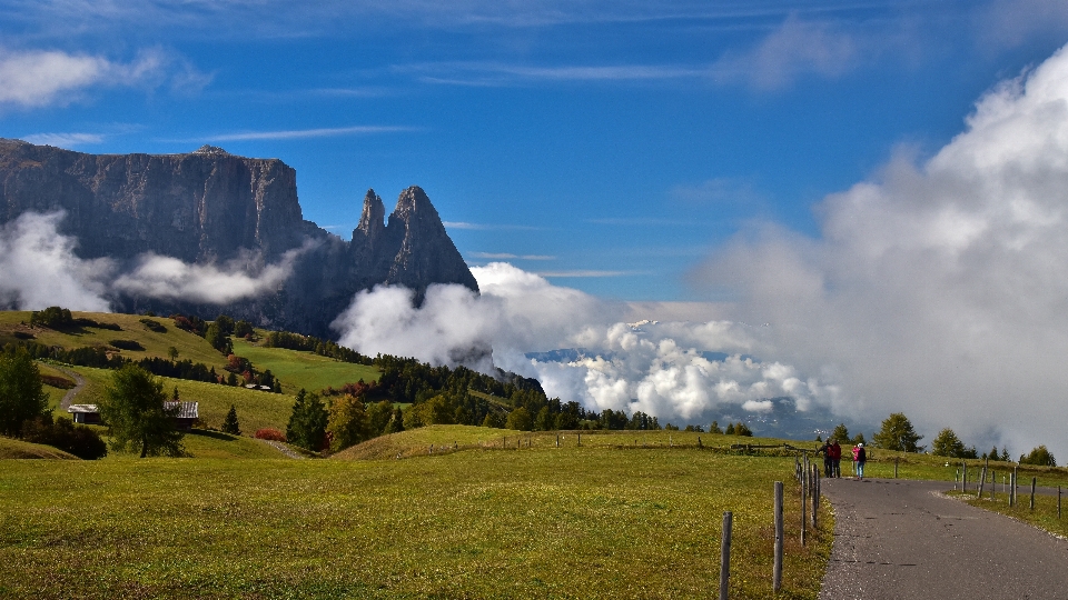 Seiser alm
 bergige landschaftsformen
 berg himmel