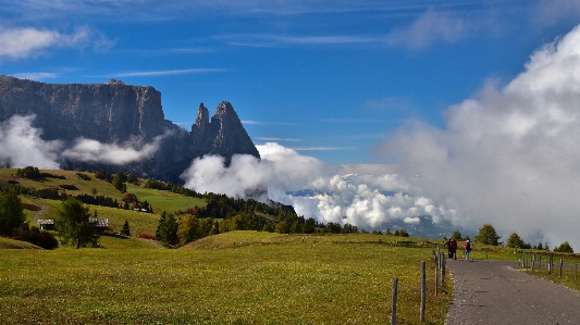 Foto Seiser alm
 formaciones montañosas
 montaña cielo