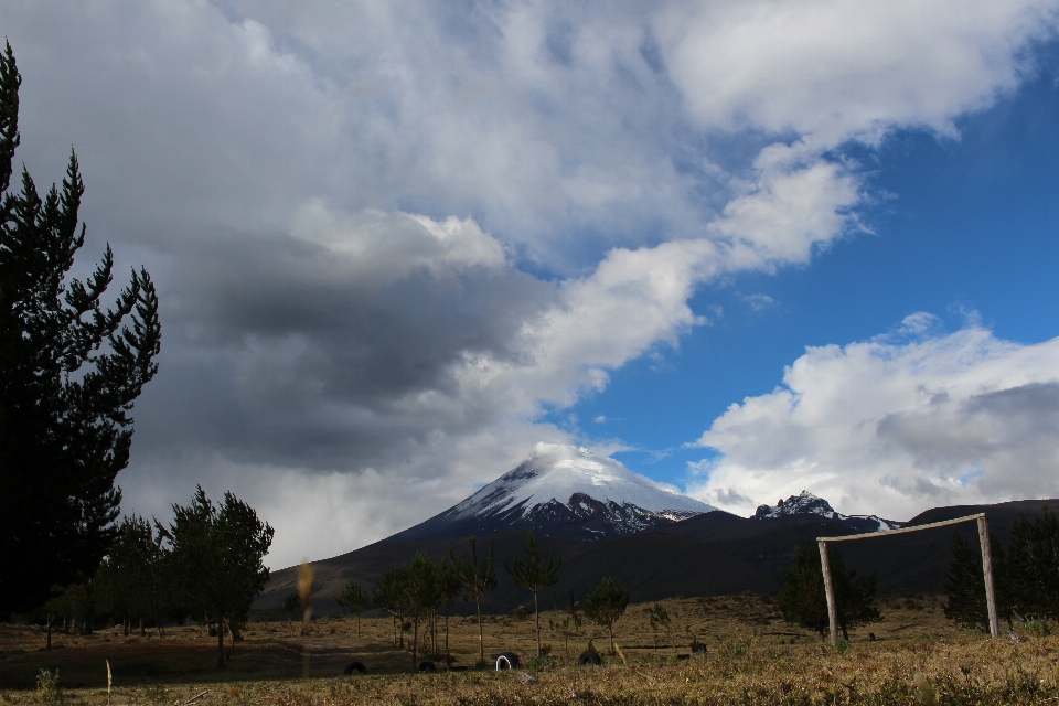 Cotopaxi
 ecuador schneebedeckt
 natur
