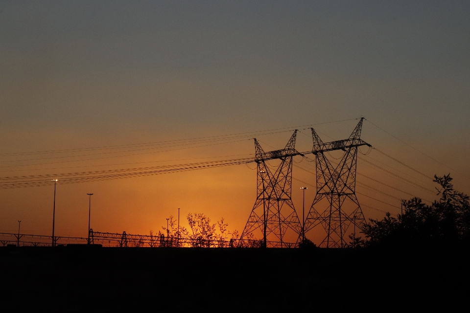 Zachód słońca niebo napowietrzna linia energetyczna
 elektryczność