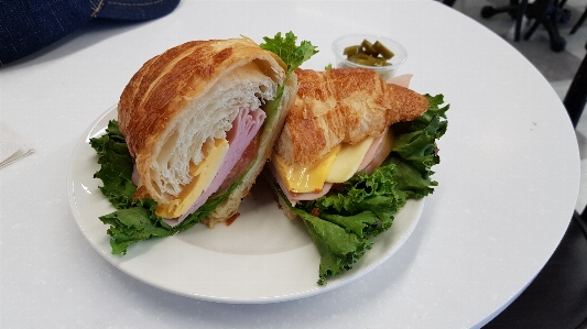 サンドイッチ 混雑する トマト
 ランチ 写真