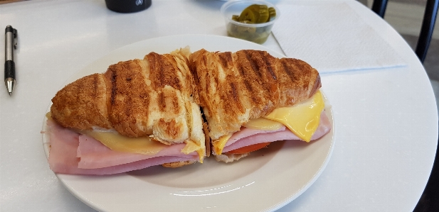 サンドイッチ 混雑する トマト
 ランチ 写真