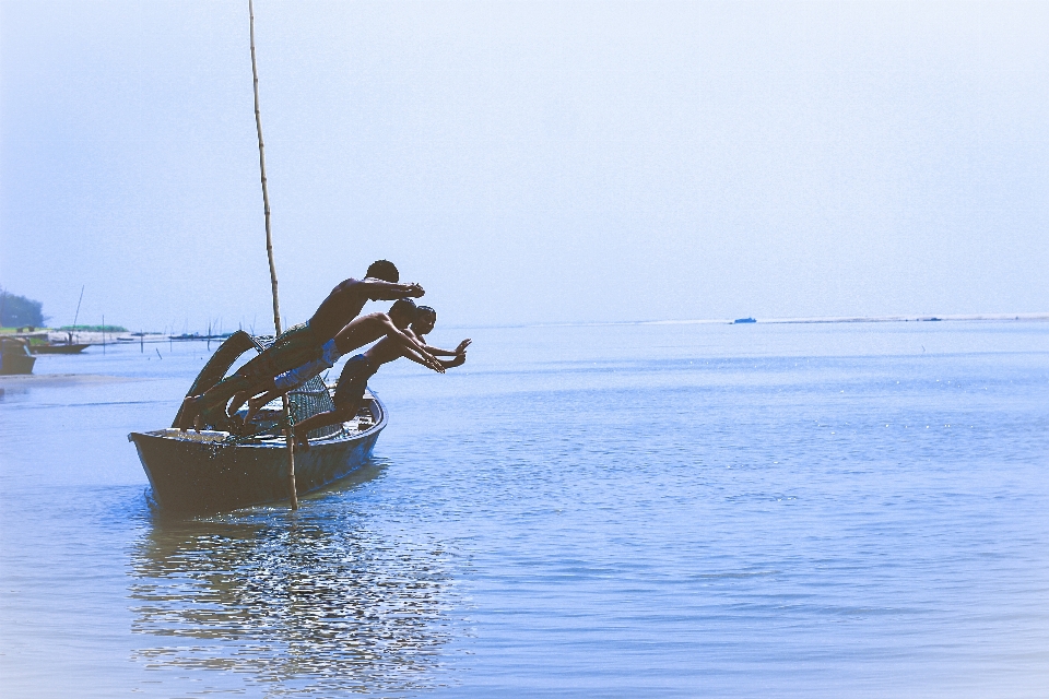 Bateau enfance rivière eau