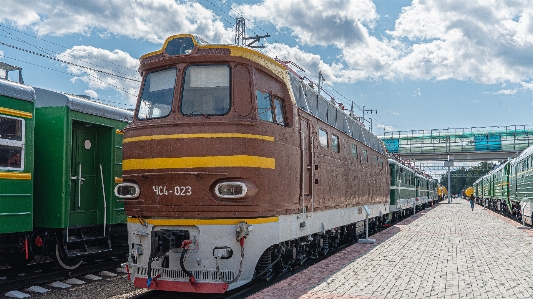 Foto Barca treno veicolo terrestre
 locomotiva