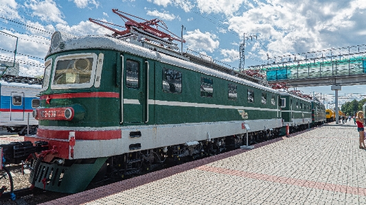 Foto Barca treno veicolo terrestre
 locomotiva