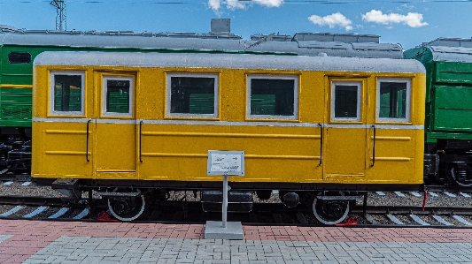 Foto Barca treno veicolo terrestre
 trasporto