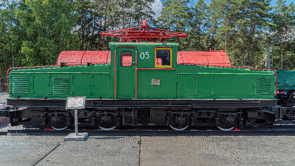 Boat train land vehicle locomotive