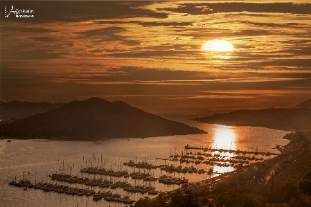 Sonnig yachthafen
 himmel sonnenuntergang Foto