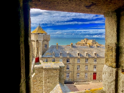 Photo Château
 donjon pierre
 fenetre
