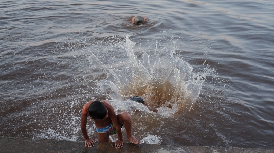 Foto Anak-anak sungai kapuas
 indonesia