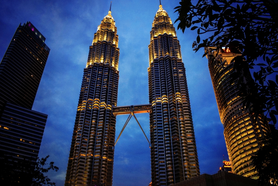 Kuala lumpur
 malezya petronas kuleleri
 metropol alanı
