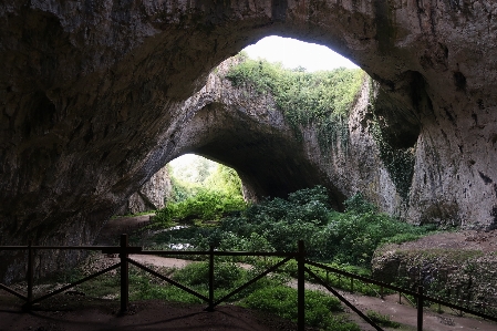 洞窟 rock 観光 デベタキ
 写真