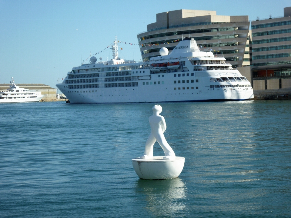 A barcelona
 vista marítima
 barco agua