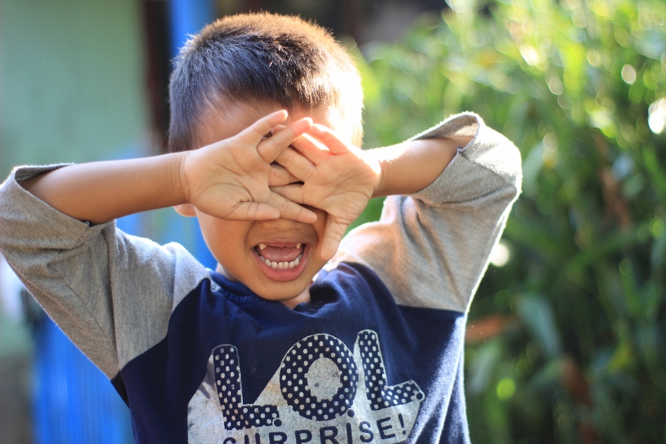 Niños reír mañana expresión facial
